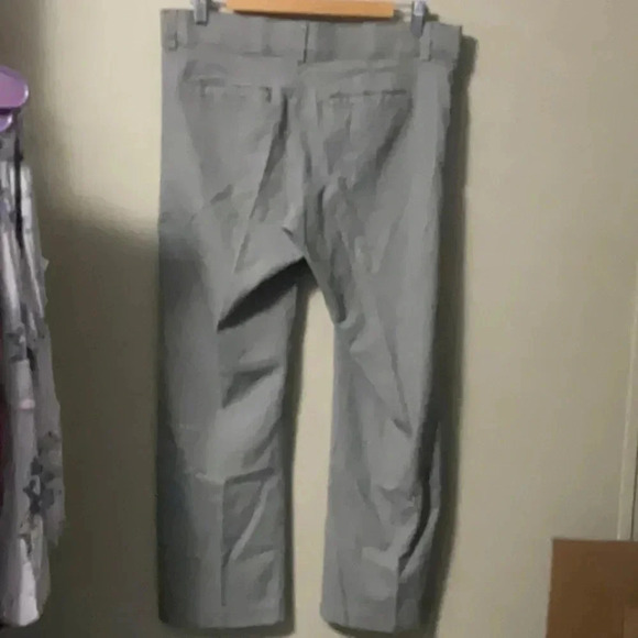 Lee - Picture 5 of 8